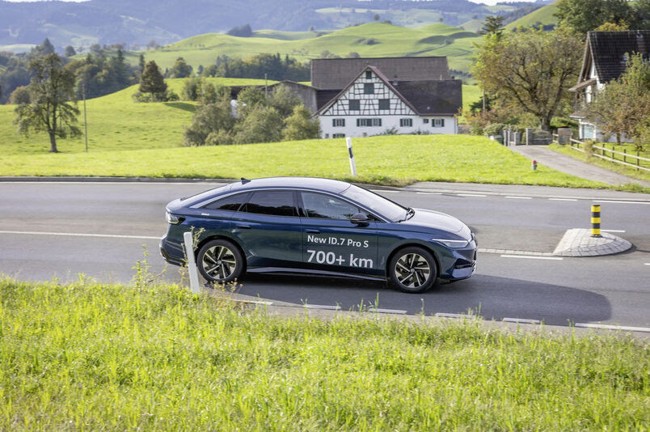 El nuevo Volkswagen eléctrico ID.7 Pro S01 presenta una autonomía de 794 km con una carga de batería
