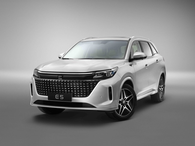 DSFK completa su catálogo en España con dos SUV, el E5 y el 600, desde 25.400 euros