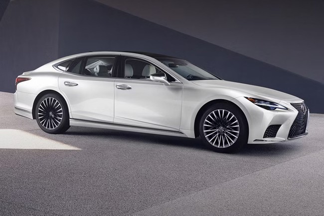 Lexus lanza la nueva gama LS 2025 desde 139.900 euros, con el interior renovado y avances tecnológicos