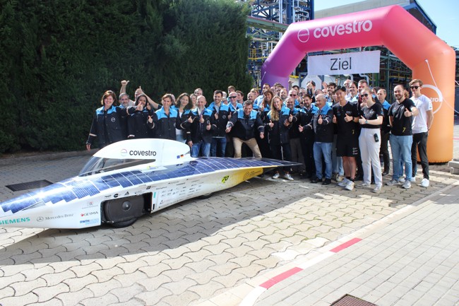 Covestro presenta un coche capaz de alcanzar los 136 kilómetros por hora con energía solar