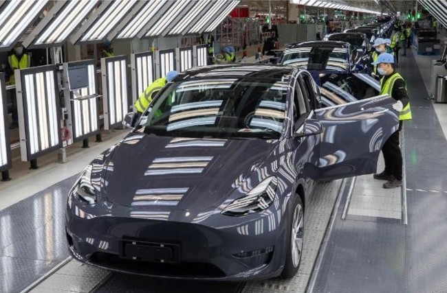 La fábrica de Tesla de Shanghai produce su vehículo número tres millones