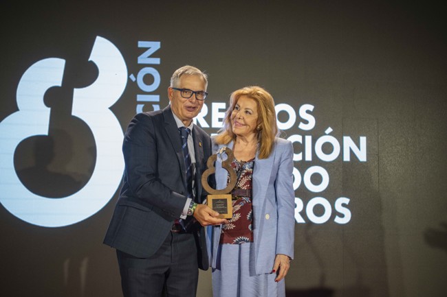 El presidente del RACE recibe el premio "Figura de Prestigio en el Campo de la Automoción 2024"