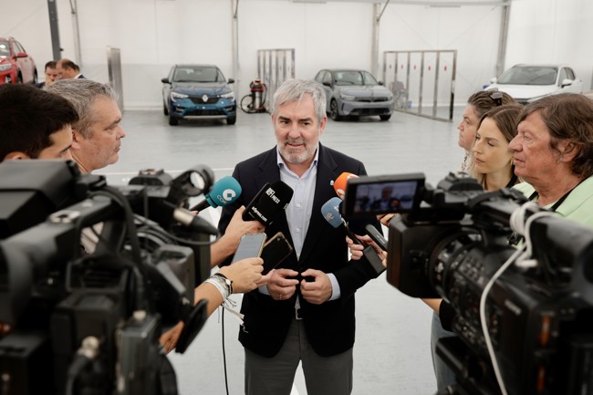 Boluda y Car Canarias estrenan terminal de vehículos para hacer "más sostenible" importación de coches