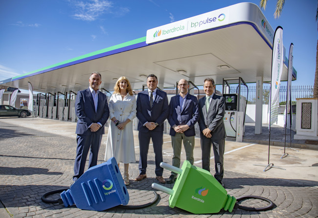 Iberdrola-bp pulse inaugura en Sevilla una "potente" estación con diez puntos de recarga ultrarrápida