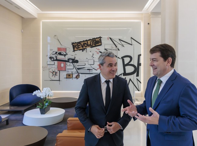 Mañueco y Recasens trabajarán para garantizar el futuro y competitividad de Renault en España