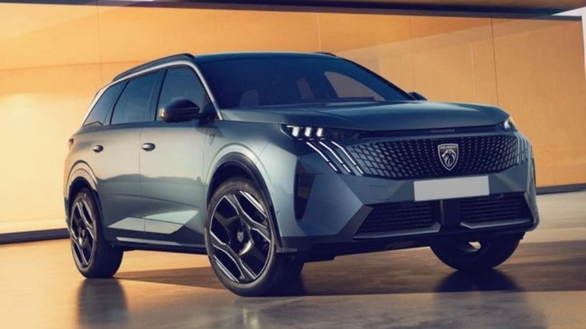 Peugeot estrena la tercera generación del 5008 con versiones híbridas y eléctrica desde 41.160 euros