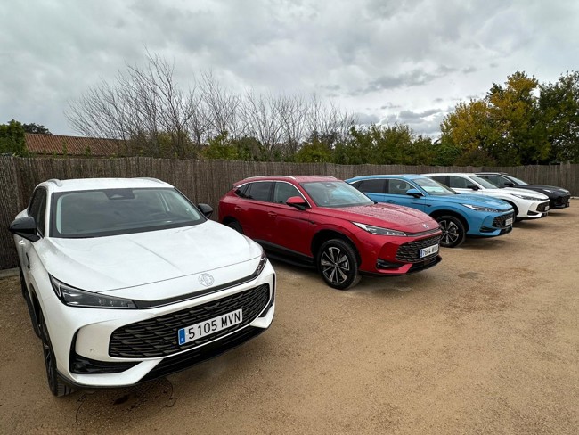MG trae a España sus modelos "más europeos": el nuevo HS y el ZS Hybrid+, para batir a Toyota y Hyundai