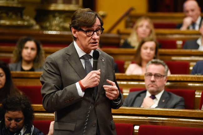 Illa ofrece su apoyo a los directivos de Seat y Volkswagen y contacta también con Navarra y Valencia