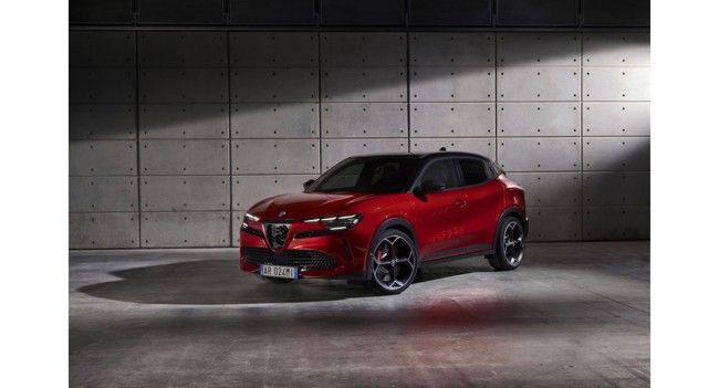 Alfa Romeo Junior culmina su oferta eléctrica con el lanzamiento de la versión Elettrica Veloce