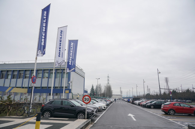 El Comité de Michelin en Vitoria ve positivo derivar trabajo a la planta, "pero no a costa de cierres"