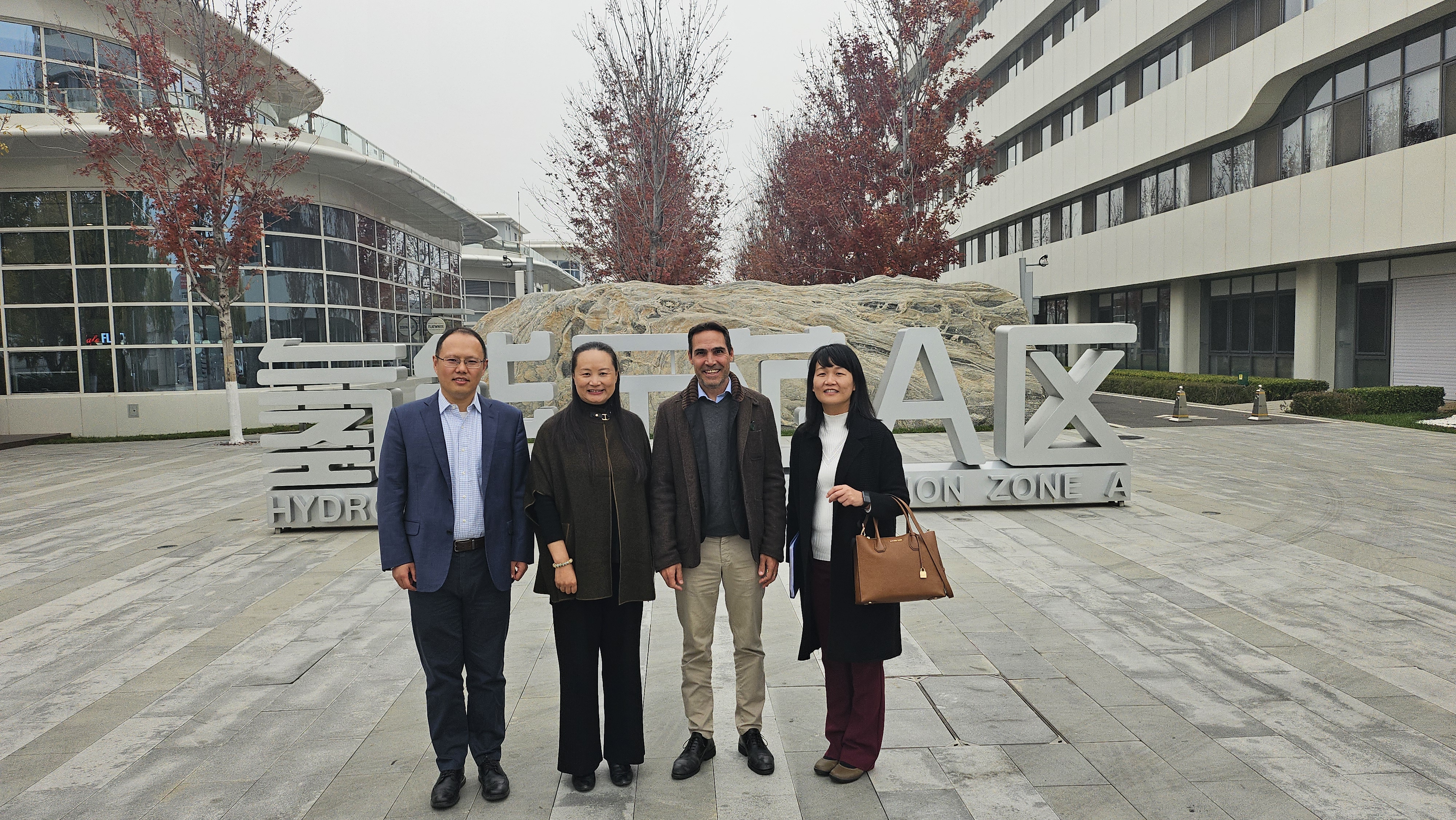 El presidente de ANCOVE, visita el Parque Tecnológico de Hidrógeno en Beijing