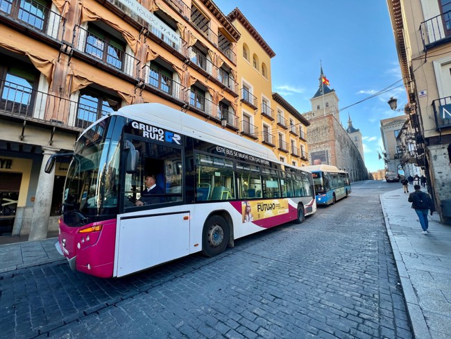 Siete de cada diez conductores usaría menos el coche si mejorara el transporte público, según la OCU