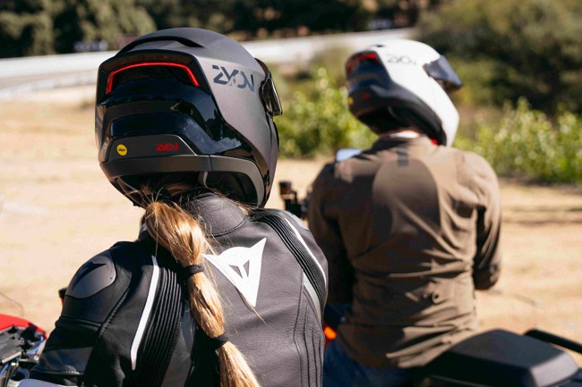 Zyon Helmets, una startup española, desarrolla un casco de moto que protege de contaminación y alergias