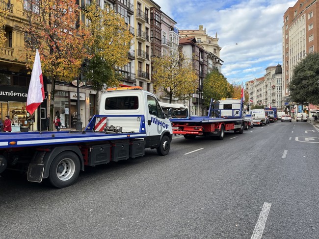Las grúas de auxilio en carretera negocian con aseguradoras mejoras tarifarias para 2025