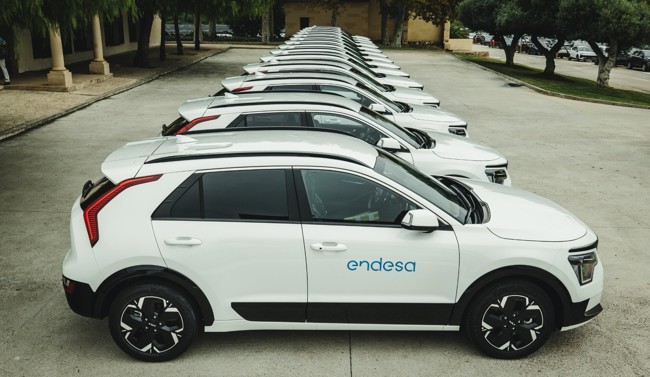 Kia España entrega a Endesa 235 automóviles electrificados para la renovación de su flota