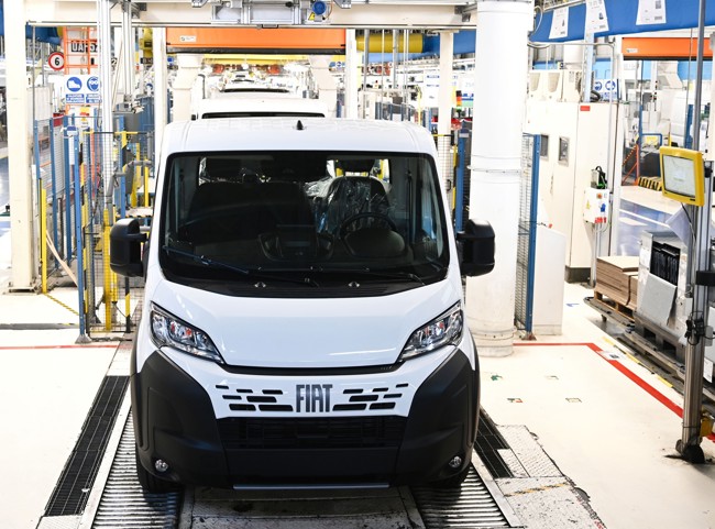 Fiat Professional comienza la producción de la furgoneta eléctrica E-Ducato en Atessa, Italia