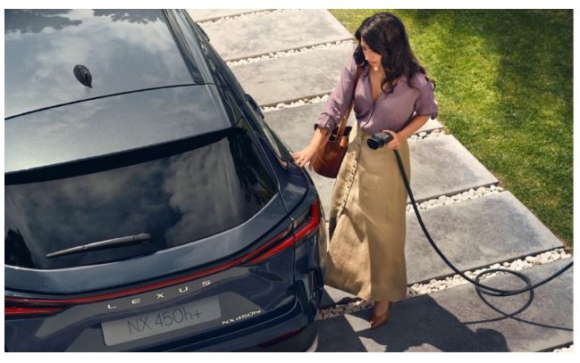 Lexus lanza nuevos acabados en la gama híbrida enchufable del NX desde 63.300 euros