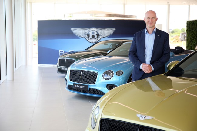 Bentley asume una "lenta transición" hacia el coche eléctrico en plena crisis del sector en Europa