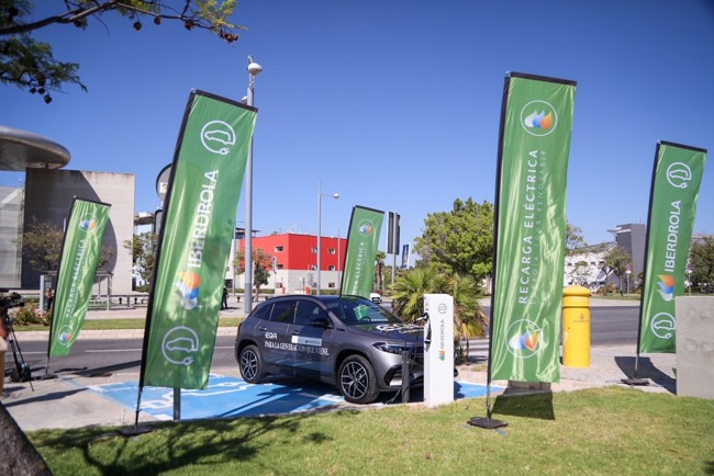Iberdrola facilita el pago con tarjeta en sus estaciones de recarga de vehículo eléctrico