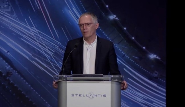 Las acciones de Stellantis se desploman un 8,3% en bolsa tras la renuncia de Carlos Tavares como CEO