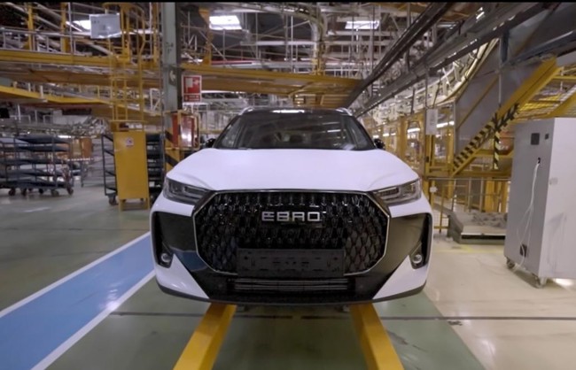Ebro y Chery presentan los modelos s700 y s800, producidos en la Zona Franca de Barcelona