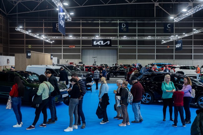 "Día de récord" en la Feria del Automóvil de Valencia tras superar los 10.000 visitantes en su arranque