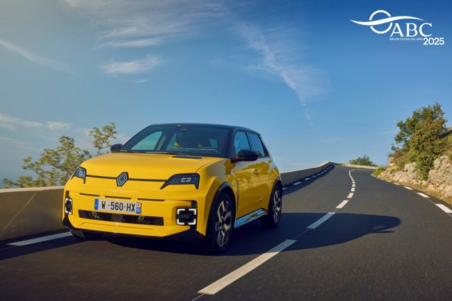 El Renault 5 E-Tech gana el Premio al Mejor Coche del Año 2025 del diario 'ABC'