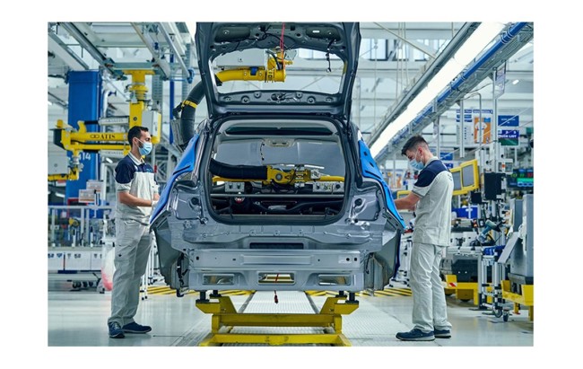 Stellantis mantendrá todas sus fábricas italianas activas y en 2026 llevará nuevos modelos al país