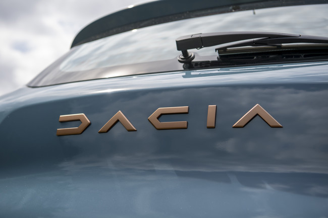 Hidalgo (Dacia) ve "complejo administrativamente" el sistema de ayudas a coches eléctricos