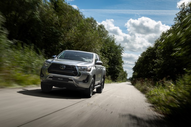 Toyota lanza en España la Toyota Hilux Mild Hybrid de 48V desde 51.250 euros para particulares