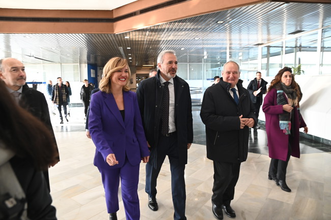 Azcón realza el valor de la "cooperación" para lograr la gigafactoría de Stellantis y CATL