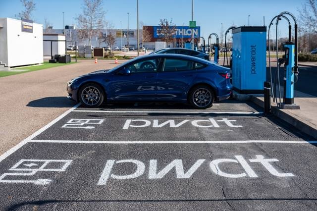 Powerdot y Chargemap lanzan la función 'Autocharge' para iniciar la recarga automática de un eléctrico