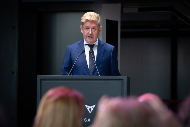 Griffiths (Seat) asegura que el mercado del vehículo eléctrico "no arranca"
