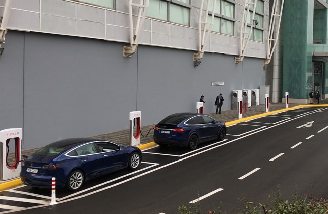 El sindicato de electricistas sueco denuncia a Tesla por violar la ley en la instalación de cargadores