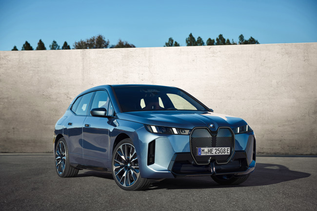 BMW lanza su nueva gama eléctrica iX con una autonomía de hasta 700 kilómetros y disponible en primavera