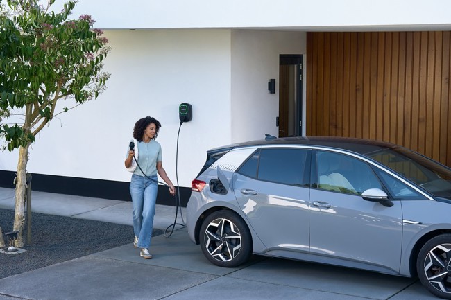 Wallbox lanza las versiones con enchufe de los cargadores de vehículos eléctricos Pulsar