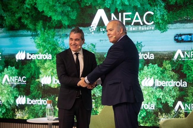 Iberdrola y Anfac firman un acuerdo para impulsar la descarbonización del sector de automóvil