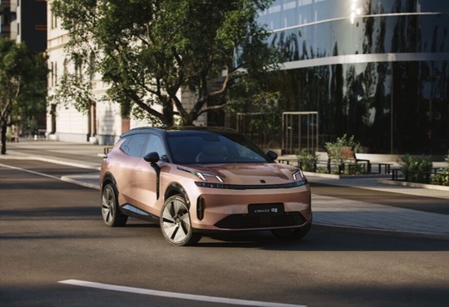 Lynk & Co lanza su híbrido enchufable 08, con 200 kilómetros de autonomía eléctrica desde 52.995 euros