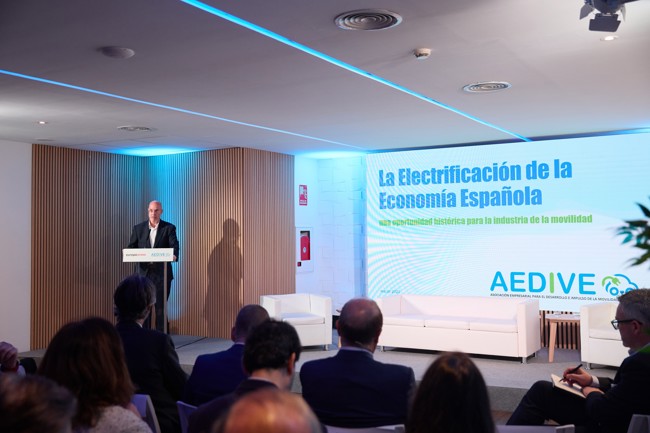 Electrificar la economía generaría 11.000 millones anuales a la industria de la movilidad, según Aedive