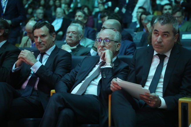 Brufau (Repsol) pide "políticas regulatorias y coherentes" en la automoción para mejor la competitividad