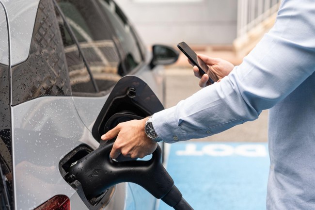 Powerdot y Digital Charging Solutions (DCS) firman una "asociación estratégica" en Europa