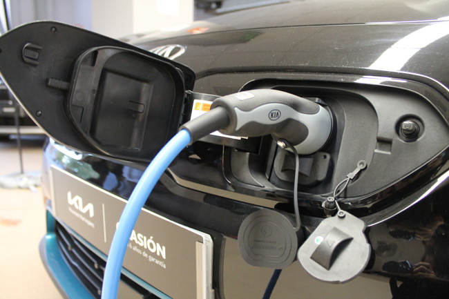 T&E estima que 880.000 coches eléctricos no se producirán y Europa quedará rezagada respecto a China