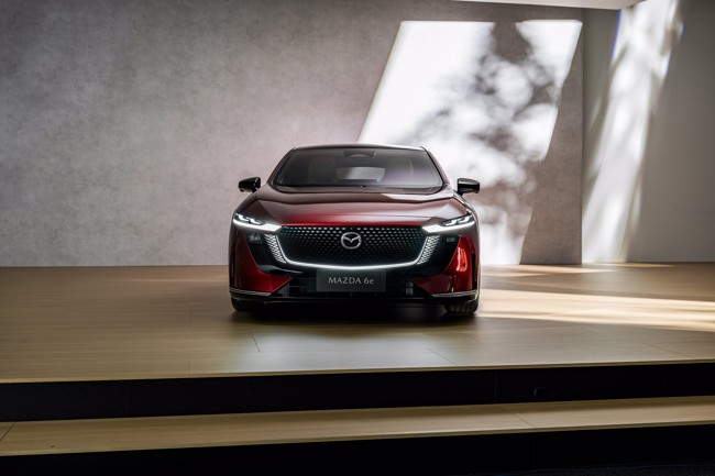 Mazda lanza en España su modelo 6e 100% eléctrico disponible desde el verano a partir de 43.725 euros