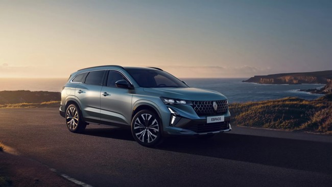 Renault moderniza el Espace, su modelo 'made in Spain' que alarga frontal y parte trasera