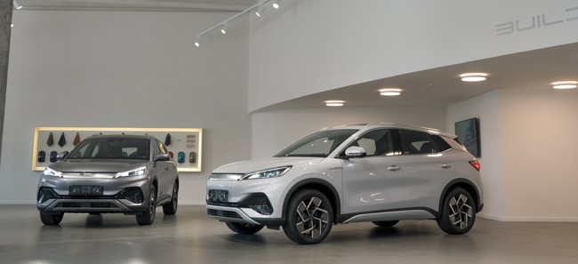 BYD ganó 5.135 millones en 2024, un 34% más y es el primero en vender 10 millones de coches enchufables