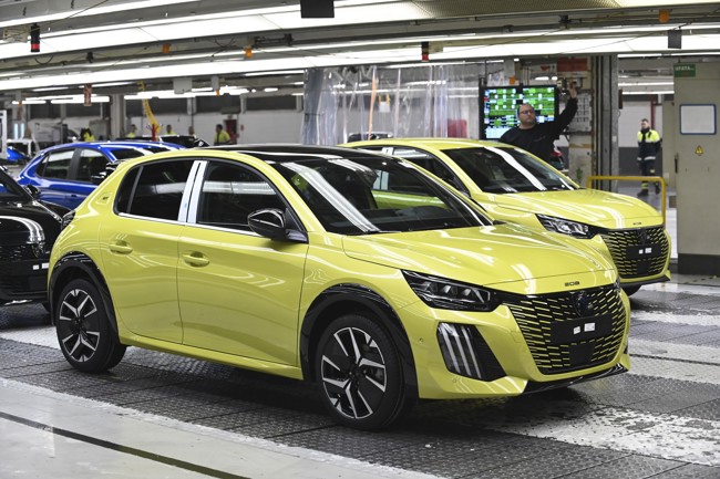 Fabricantes de coches UE avisan a Trump de que sus aranceles dañarán también a la producción en EEUU