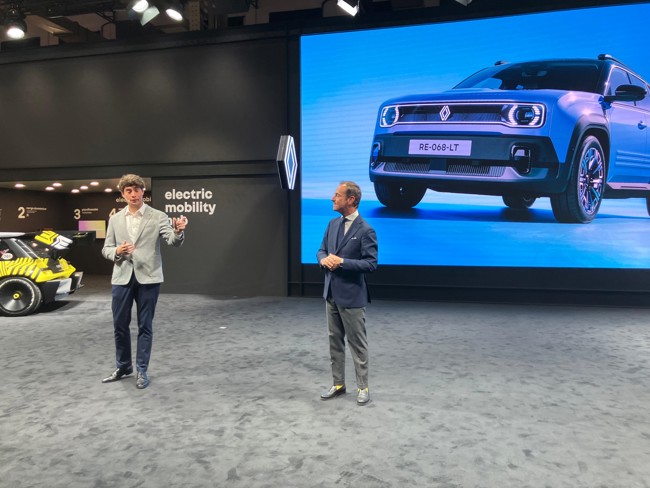 FiraRenault presenta el nuevo R4 eléctrico para "popularizar el coche eléctrico en España"