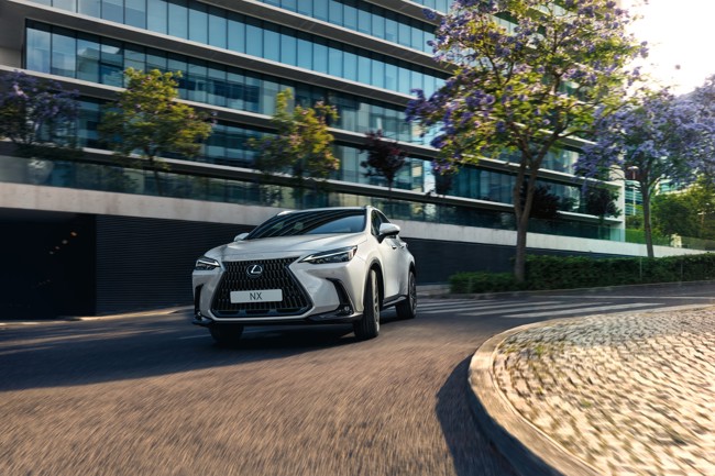 Lexus alcanza la cifra de 100.000 vehículos en las carreteras españolas