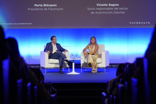 La IA abrirá la puerta a 10.000 empleos netos en concesionarios hasta 2030, según Faconauto