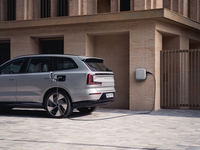 Volvo Cars abre los pedidos en España del nuevo EX90, con un nuevo sistema eléctrico de 800 V